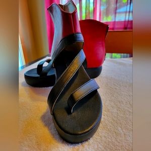 Red and black Tinstree sandals size 9 women